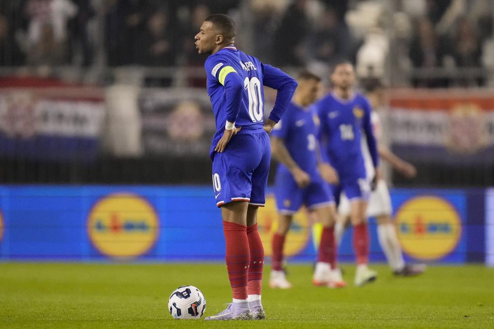 门德斯：不知道为啥有这么多关于亚马尔的噪音，我们都年轻过