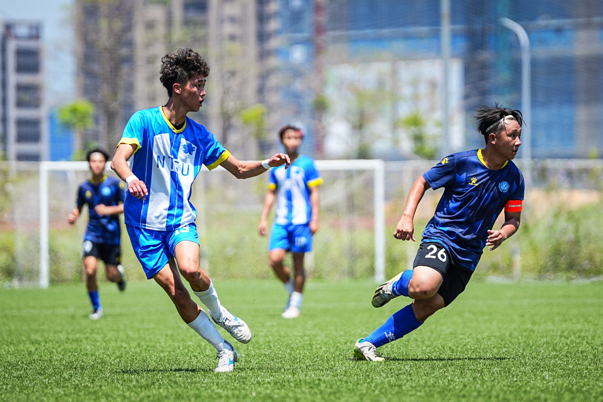 足球国足公开训练吸引千名球迷现场加油