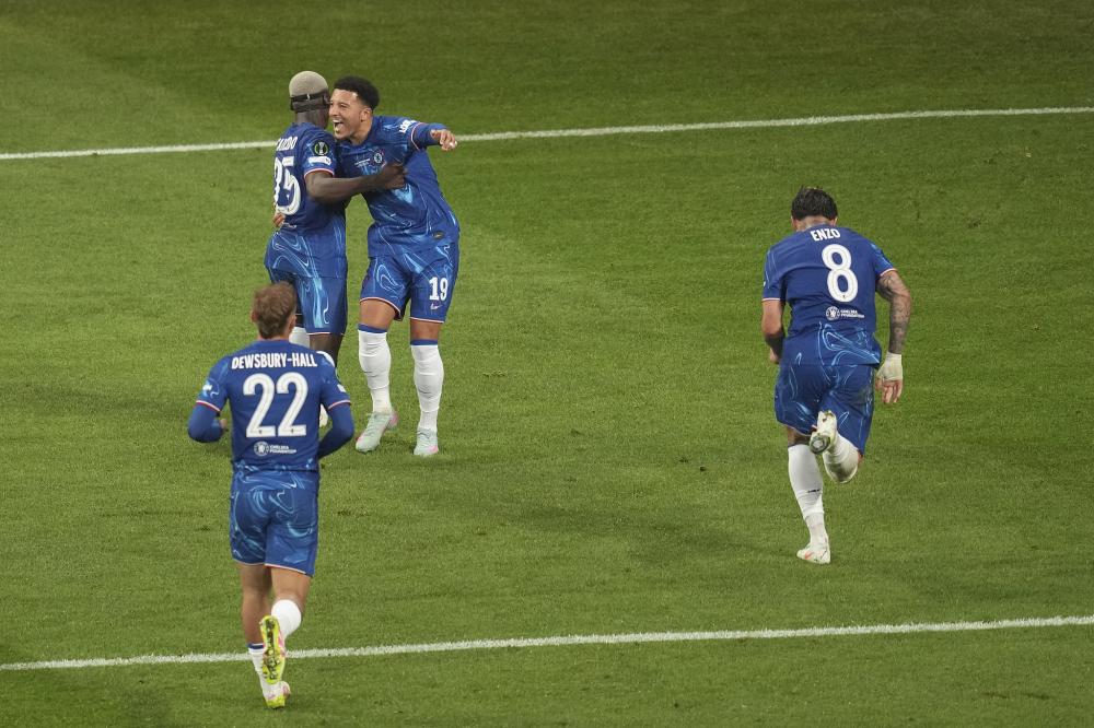 体图：厄兹詹将自由身离队，多特原本能用他加1000万签谢尔基